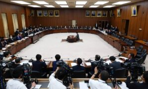 Gaps between Japan's parties on political reform on show at committee