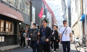 "Tour of lies" stretches imagination in Tokyo's Asakusa