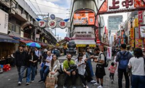 Weak yen fattens tourist wallets in Japan