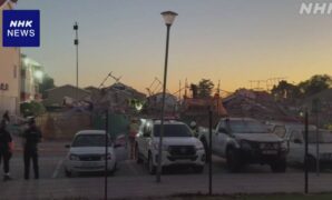 南アフリカ 建設中ビル倒壊 作業員2人死亡 50人以上が下敷きか