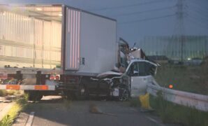 群馬県の国道で車数台が絡む事故 2歳男児を含む5人搬送、2人死亡